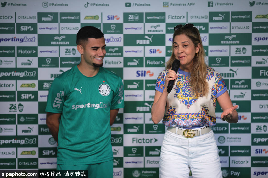 霍伊伦德转会那不勒斯后重焕生机:从曼联的边缘到意甲的闪耀