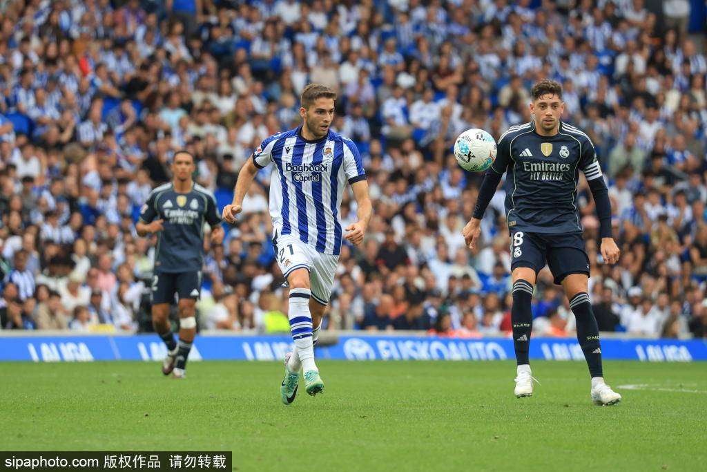 阿诺德伤势分析:腿筋拉伤或缺阵3-4周,皇马的防线将如何应对?