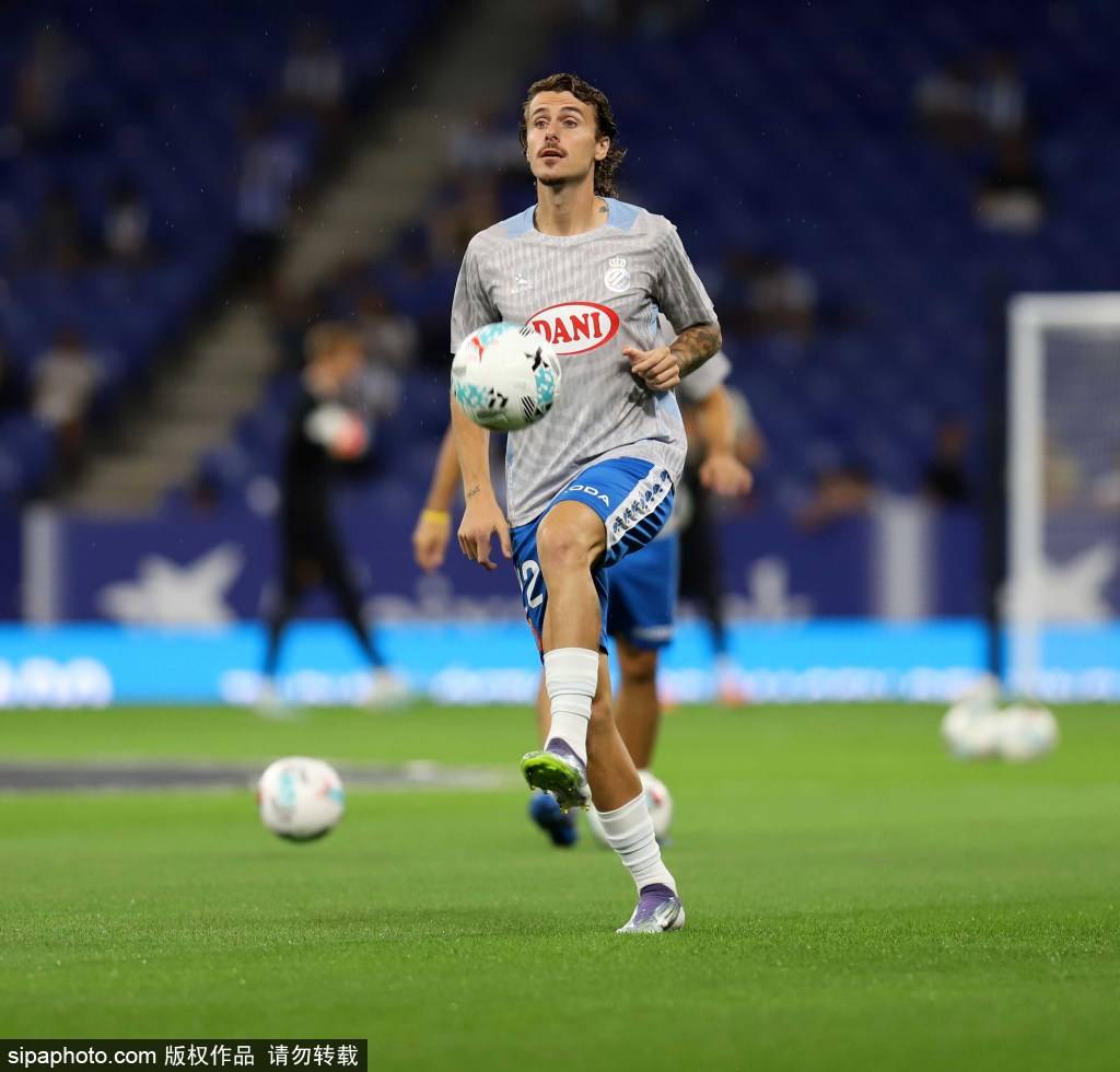 西甲赛场再现不和谐音符,球迷文化亟待反思