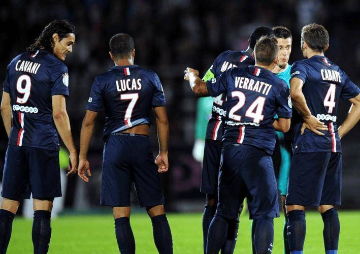 法甲焦点战:巴黎FC主场硬刚斯特拉斯堡,黑马之争谁能破局?